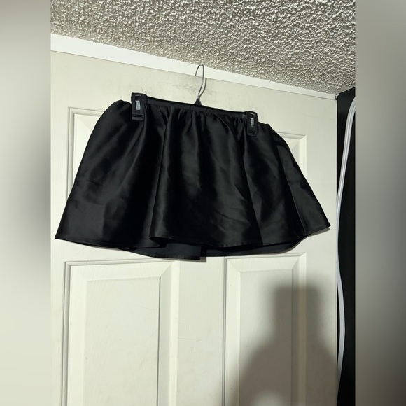 Sunday best Cher satin skort - Picture 2 of 4